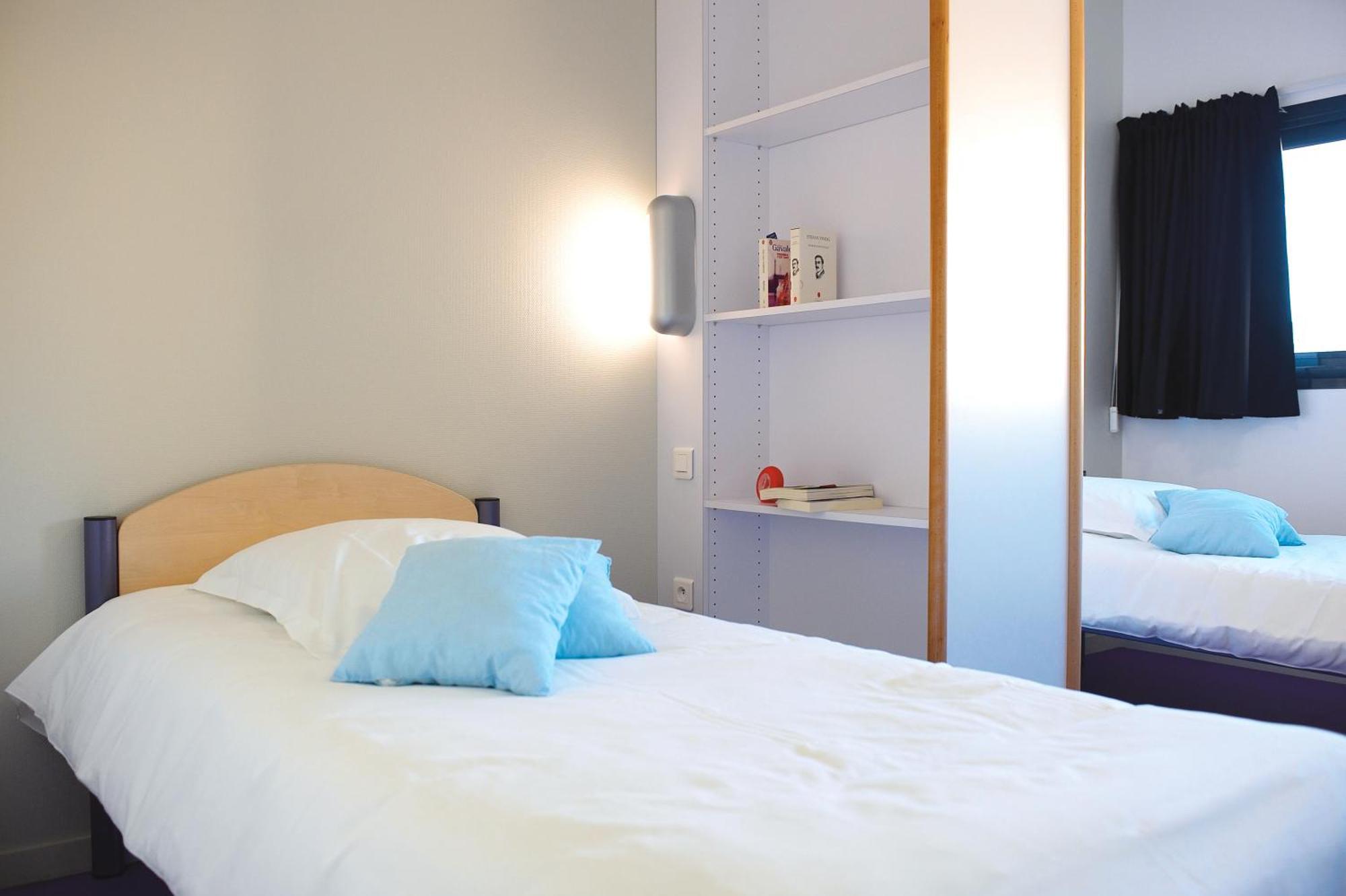 Jf Accueil & Formation Hotel Шоле Екстериор снимка